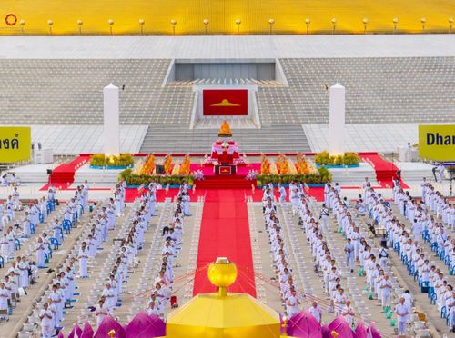 ภาพ No.252858:วันที่ 10 ตุลาคม พ.ศ. 2568 พิธีปลูกต้นทรัพย์บานชื่น ณ ลานธรรม วัดพระธรรมกาย