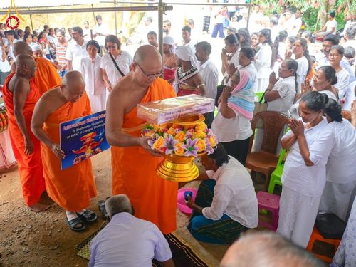 ภาพ No.96735:วัดพระธรรมกาย ร่วมบุญกฐินศรีลังกา ณ วัดศรีสุมะนะวิเวการามายะ มาตาเล เขตมาตาเล จังหวัดภาคกลาง ประเทศศรีลังกา วันที่ 16 พฤศจิกายน พ.ศ. 2566