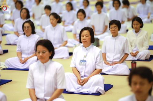 ภาพ No.59183:พิธีเจริญพระพุทธมนต์ ถวายภัตตาหารเป็นสังฆทาน เนื่องในวาระอายุวัฒนมงคล 80 ปี หลวงพ่อธัมมชโย ณ สภาธรรมกายสากล วัดพระธรรมกาย วันพุธที่ 24 เมษายน พ.ศ.2567