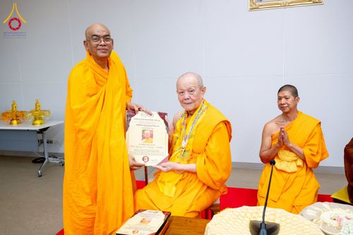 ภาพ No.222331:วันที่ 21 เมษายน พ.ศ. 2568 หลวงพ่อทัตตชีโวต้อนรับคณะสงฆ์ WAB ณ อาคาร 100 ปี คุณยายมหารัตนอุบาสิกาจันทร์ ขนนกยูง วัดพระธรรมกาย