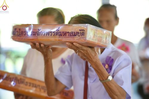 ภาพ No.132944:พิธีทอดผ้าป่าสามัคคีเพื่อสร้างทุกสิ่ง ณ ศูนย์ปฏิบัติธรรมบุญประสาน ต.พญาเย็น อ.ปากช่อง จ.นครราชสีมา