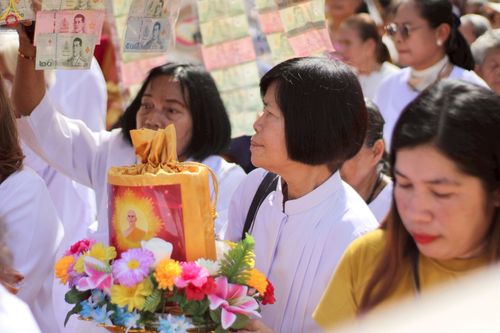 ภาพ No.253449:วันที่ 12 ตุลาคม พ.ศ. 2568 พิธีทอดกฐินสามัคคีทั่วไทย 30,000 วัด โดยคณะศิษยานุศิษย์ บูชาธรรม 81 ปี หลวงพ่อธัมมชโย ณ วัดบึงทองหลาง อำเภอบางน้ำเปรี้ยว จังหวัดฉะเชิงเทรา