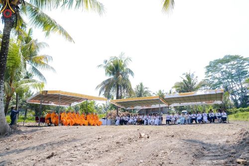 ภาพ No.155786:พิธีกลั่นแผ่นดิน ศูนย์ปฏิบัติธรรมบาหลีแห่งที่ 2  ตั้งอยู่ที่ Sumita, Gianyar, เกียนยัร บาหลี ประเทศอินโดนีเซีย ในวันที่ 20 กันยายน พ.ศ. 2567