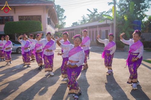 ภาพ No.178455:พิธีทอดกฐิน ณ วัดคลองราษฎ์เจริญ ต.ห้วยยั้ง อ.พรานกระต่าย จ.กำแพงเพชร ในโครงการทอดกฐินสามัคคีทั่วไทย 30,000 วัด บูชาธรรม 80 ปี หลวงพ่อธัมมชโย โดยคณะศิษยานุศิษย์วัดพระธรรมกาย วันที่ 14 พฤศจิกายน พ.ศ. 2567