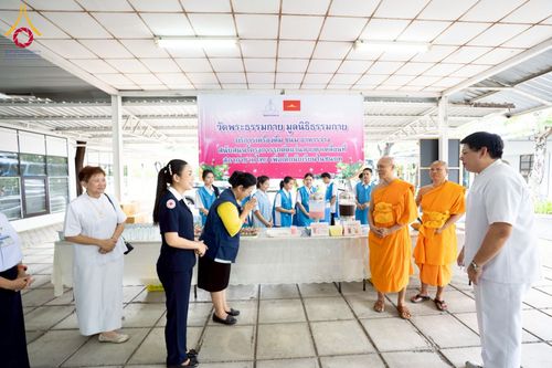 ภาพ No.230302:วันจันทร์ที่ 30 มิถุนายน พ.ศ. 2568 เจ้าอาวาสวัดพระธรรมกาย เยี่ยมอนุโมทนาให้กำลังใจ บุคลากรทางการแพทย์-เจ้าหน้าที่ผู้ปฏิบัติงาน โครงการรถตัดแว่นสายตาเคลื่อนที่สภากาชาดไทย เพื่อเด็กนักเรียนในชนบท พื้นที่จังหวัดปทุมธานี