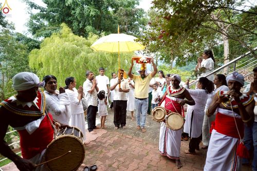 ภาพ No.264883:วันที่ 19 ตุลาคม พ.ศ. 2568 กฐินสมทบต่างประเทศ บูชาธรรม 81 ปี  หลวงพ่อธัมมชโย วัดพระธรรมกาย  ณ วัดอนุรุทธะ อารานะ ประเทศศรีลังกา 