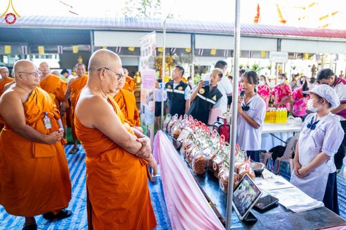 ภาพ No.87960:การลงพื้นที่ตรวจเยี่ยมและติดตามผลการดำเนินงาน โครงการสร้างความปรองดองสมานฉันท์ โดยใช้หลักธรรมทางพระพุทธศาสนา "หมู่บ้านรักษาศีล5" จังหวัดปทุมธานี