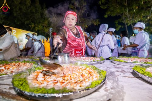 ภาพ No.111804:พิธีถวายภัตตาหารเป็นสังฆทาน แด่คณะพระธรรมยาตราฯ ในโครงการธรรมยาตรา กตัญญูบูชา มหาปูชนียาจารย์ พระมงคลเทพมุนี(สด จนฺทสโร) พระผู้ปราบมาร อนุสรณ์สถาน 7 แห่ง ปีที่ 12 วันที่ 14 มกราคม พ.ศ. 2567 ณ อนุสรณ์สถานมหาวิหารพระมงคลเทพมุนี  (โลตัสแลนด์) อ.สองพี่น้อง จ