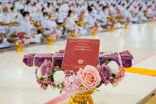 ภาพ No.80476:พิธีถวายทุนสนับสนุนการสร้าง พระไตรปิฎกฉบับธรรมชัย วันเสาร์ที่ 29 เมษายน พ.ศ. 2566 ณ สภาธรรมกายสากล วัดพระธรรมกาย