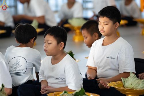 ภาพ No.132855:พิธีตัดปอยผม โครงการหน่อแก้วเปรียญธรรม รุ่นที่ 12 ณ ค่ายจองแชมป์ หมู่กฏิสามเณรเปรียญธรรม วัดพระธรรมกาย วันอาทิตย์ที่ 31 มีนาคม พ.ศ. 2567