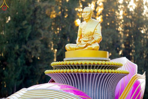 ภาพ No.104349:พระธรรมยาตราร่วมปฏิบัติธรรม และถ่ายภาพหมู่ประวัติศาสตร์ หน้ามหาวิหารพระมงคลเทพมุนี วันที่ 27 ธันวาคม พ.ศ. 2566