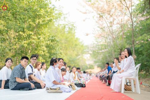 ภาพ No.135005: พิธีบรรพชาสามเณร  พิธีตักบาตรฉลองสามเณรใหม่ วันที่ 1 เมษายน พ.ศ.2567 ในโครงการบรรพชาสามเณรฟื้นฟูพระพุทธศาสนาทั่วไทย ณ ศูนย์ปฏิบัติธรรมแก้วเมืองเลย