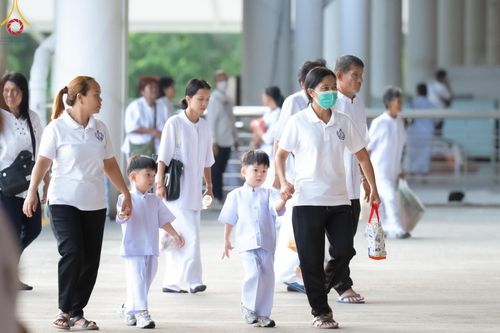 ภาพ No.136519:พิธีตักบาตร พิธีบูชาข้าวพระ ในวันอาทิตย์ต้นเดือนที่ 5 พฤษภาคม พ.ศ. 2567 ณ วัดพระธรรมกาย จ.ปทุมธานี