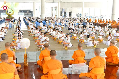 ภาพ No.198017:พิธีถวายภัตตาหารแด่พระภิกษุ สามเณร  บูชาธรรมคุณยายอาจารย์มหารัตนอุบาสิกาจันทร์ ขนนกยูง เนื่องในวาระวันคล้ายวันเกิดครบ 116 ปี วันอาทิตย์ที่ 19 มกราคม พ.ศ. 2568 ณ หอฉันคุณยายอาจารย์ฯ วัดพระธรรมกาย