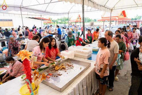 ภาพ No.165300:พิธีทอดกฐิน ณ วัดตระพัง ต.เชียงรากใหญ่  อ.สามโคก จ.ปทุมธานี ในโครงการกฐินสามัคคีทั่วไทย 30,000 วัด บูชาธรรม 80 ปี หลวงพ่อธัมมชโย โดยคณะศิษยานุศิษย์วัดพระธรรมกาย วันที่ 20 ตุลาคม พ.ศ. 2567