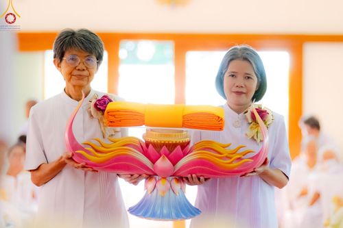 ภาพ No.142320:พิธีทอดผ้าป่าเพื่องานพระพุทธศาสนา , พิธีเจริญพระพุทธมนต์ , พิธีถวายสังฆทานแด่คณะสงฆ์ น้อมบูชาธรรม 80 ปี หลวงพ่อธัมมชโย และครบรอบ 12 ปี ธรรมอุทยานบ้านแป้ง อำเภอพรหมบุรี จังหวัดสิงห์บุรี ในวันเสาร์ที่ 22 มิถุนายน พ.ศ. 2567