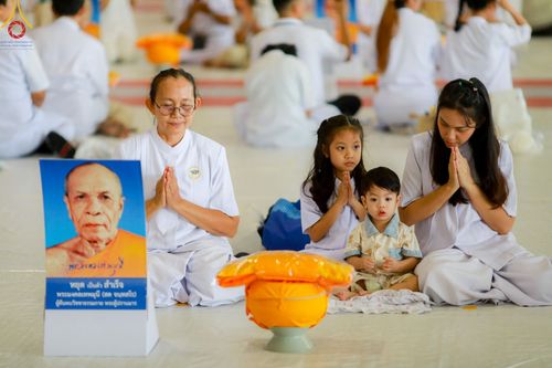 ภาพ No.133862:พิธีขอขมามอบผ้าไตร โครงการบรรพชาสามเณร ศูนย์อบรมวัดพระธรรมกาย ณ วัดพระธรรมกาย วันเสาร์ที่ 6 เมษายน พ.ศ. 2567