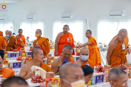 ภาพ No.190253:พิธีเจริญพระพุทธมนต์ ปฏิบัติธรรม มอบทุนการศึกษา ถวายสังฆทาน 141 วัด เพื่อถวายเป็นพุทธบูชา และขับเคลื่อนโครงการหมู่บ้านรักษาศีล 5 โดยคณะสงฆ์จังหวัดสุพรรณบุรี คณะศิษยานุศิษย์วัดพระธรรมกาย โครงการธรรมยาตรา ปีที่ 13 ณ ศูนย์ปฏิบัติธรรมพระมงคลเทพมุนี