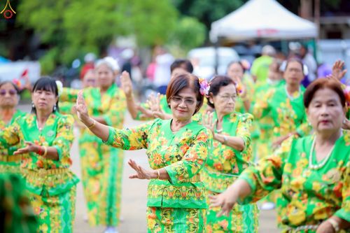 ภาพ No.258227:วันที่ 12 ตุลาคม พ.ศ. 2568 พิธีทอดกฐินสามัคคีทั่วไทย 30,000 วัด โดยคณะศิษยานุศิษย์ บูชาธรรม 81 ปี หลวงพ่อธัมมชโย ณ วัดวังทองวราราม อ.วังทอง จ.พิษณุโลก