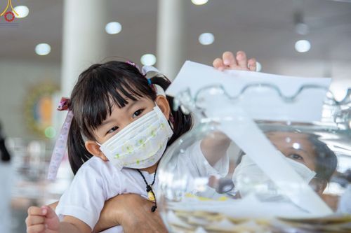 ภาพ No.82772:พิธีบุพเปตพลี ครั้งที่ 136 ร่วมอุทิศบุญแด่ญาติที่ล่วงลับไปแล้ว และสืบทอดอายุพระพุทธศาสนา วันเสาร์ที่ 17 มิถุนายน พ.ศ.2566 (วันพระแรม 14 ค่ำเดือน 7) ณ หอฉันคุณยายอาจารย์ฯ วัดพระธรรมกาย