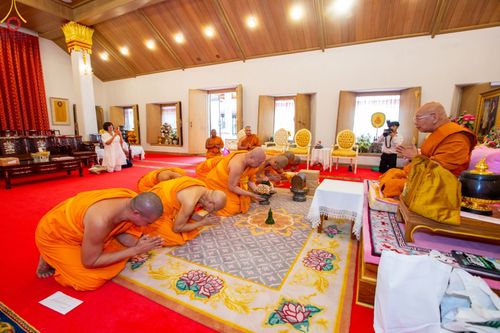 ภาพ No.84926:พิธีทำสามีจิกรรมและรับฟังโอวาท จากพระผู้ใหญ่ พระมหาเถระ พระสังฆาธิการ เนื่องในเทศกาลเข้าพรรษา ของคณะสงฆ์วัดพระธรรมกาย นำโดยหลวงพ่อทัตตชีโว วันที่ 3 สิงหาคม พ.ศ. 2566