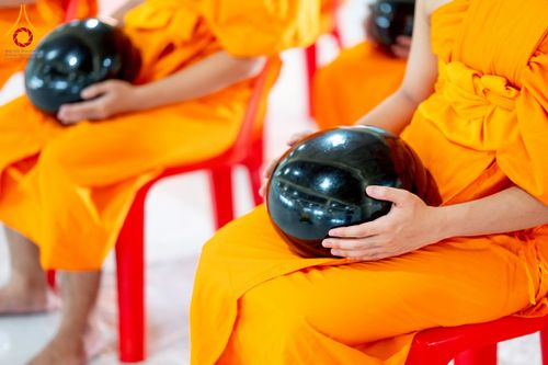 ภาพ No.229381:วันเสาร์ที่ 21 มิถุนายน พ.ศ. 2568 พิธีตักบาตรโครงการอุปสมบทหมู่ธรรมทายาท ระดับอุดมศึกษา รุ่นที่ 52 ภาคฤดูฝน ณ มหาวิหารคด คอร์ 9 วัดพระธรรมกาย