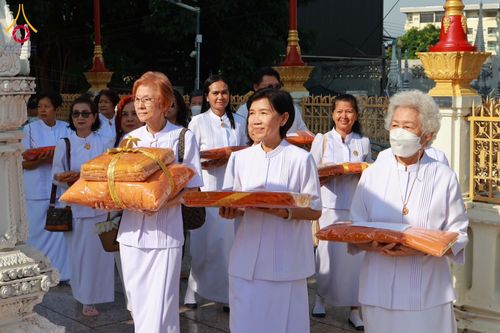 ภาพ No.178643:พิธีทอดกฐิน ณ วัดภาณุรังษี แขวงบางพลัด เขตบางพลัด กรุงเทพฯ ในโครงการกฐินสามัคคีทั่วไทย 30,000 วัด บูชาธรรม 80 ปี หลวงพ่อธัมมชโย โดยคณะศิษยานุศิษย์วัดพระธรรมกาย วันที่ 9 พฤศจิกายน พ.ศ. 2567