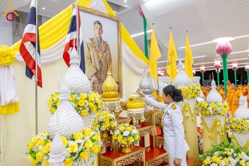 ภาพ No.231202:วันพฤหัสบดีที่ 3 กรกฏาคม พ.ศ. 2568 พิธีมุทิตาสักการะพระภิกษุนาคหลวง พระมหาพนาวัฒน์ ธมฺมนฺตคามี (จันทร์เผือก) เปรียญธรรม ๙ ประโยค ณ วัดพระธรรมกาย ปทุมธานี