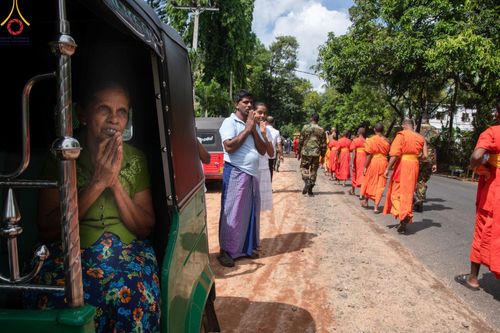ภาพ No.140094:PhotoStory มหาศรัทธา ธรรมยาตราศรีลังกา EP.3  โครงการสยาม-ลังกา ธรรมยาตรา ฉลองเทศกาลวิสาขบูชาแห่งชาติ ศรีลังกา  บูชาธรรม 80 ปีหลวงพ่อธัมมชโย เส้นทางจาก เมืองดัมบูลลา ไปยัง เมืองมาตะเล  ตั้งแต่วันที่ 17-20 พฤษภาคม พ.ศ. 2567