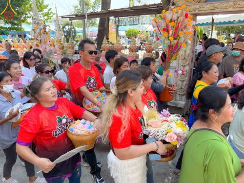 ภาพ No.171385:พิธีทอดกฐิน ณ วัดบ้านยาง จ.นครปฐม ในโครงการกฐินสามัคคีทั่วไทย 30,000 วัด บูชาธรรม 80 ปี หลวงพ่อธัมมชโย โดยคณะศิษยานุศิษย์วัดพระธรรมกาย วันที่ 27 ตุลาคม พ.ศ. 2567