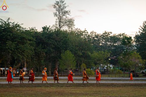 ภาพ No.103796:พิธีตักบาตรพระ 1,000 รูป ครั้งที่ 7 ถวายเป็นพุทธบูชา เพื่อช่วยเหลือคณะสงฆ์ 323 วัด 4 จังหวัดชายแดนภาคใต้ และถวายแด่คณะสงฆ์จังหวัดพิษณุโลก ณ ลานธรรมธุดงคสถานพิษณุโลก อ.วังทอง จ.พิษณุโลก วันที่ 24 ธันวาคม พ.ศ. 2566