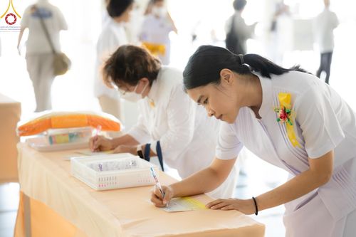 ภาพ No.142016:พิธีบุพเปตพลี ครั้งที่ 152 ร่วมอุทิศบุญแด่หมู่ญาติที่ล่วงลับไปแล้ว และสืบทอดอายุพระพุทธศาสนา วันศุกร์ที่ 21 มิถุนายน พ.ศ. 2567 วันพระขึ้น 15 ค่ำ เดือน 7 ณ หอฉันคุณยายอาจารย์ วัดพระธรรมกาย