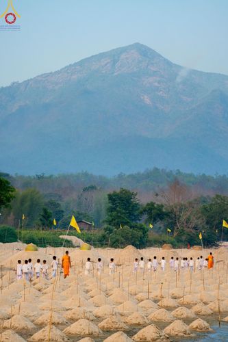 ภาพ No.63230:Photo Story  มหัศจรรย์วัดดงดินแดง Episode 1  พิธีปลงผมนาคธรรมทายาท  ในโครงการบรรพชาอุปสมบทหมู่ ฟื้นฟูพระพุทธศาสนาทั่วไทย วัดดงดินแดง ณ ลำน้ำแม่ตื่น อ.อมก๋อย จ.เชียงใหม่ วันที่ 2 เมษายน พ.ศ. 2567