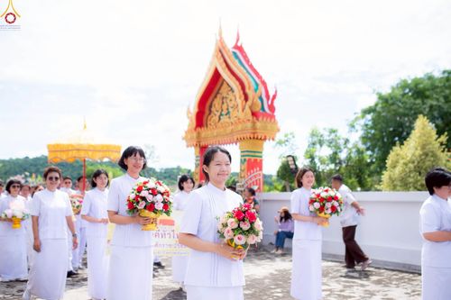 ภาพ No.262191:วันที่ 24 ตุลาคม พ.ศ. 2568 พิธีทอดกฐินสามัคคีทั่วไทย 30,000 วัด โดยคณะศิษยานุศิษย์ บูชาธรรม 81 ปี หลวงพ่อธัมมชโย ณ วัดดงรัง อ.ด่านช้าง จ.สุพรรรณบุรี