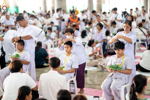 ภาพ No.132816:พิธีตัดปอยผม โครงการสามเณรฟื้นฟูพระพุทธศาสนาทั่วไทย ณ มหารัตนวิหารคด26 วัดพระธรรมกาย วันอาทิตย์ที่ 31 มีนาคม พ.ศ. 2567