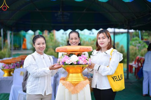 ภาพ No.146525:พิธีทอดผ้าป่าสร้างหลังคาอาคาร 80 ปี หลวงพ่อธัมมชโย ณ ศูนย์ปฎิบัติธรรมวิหารแดง จังหวัดสระบุรี วันอาทิตย์ที่ 28 กรกฎาคม พ.ศ. 2567