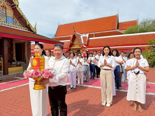 ภาพ No.250144:วันพุธที่ 8 ตุลาคม พ.ศ. 2568 พิธีทอดกฐินสามัคคีทั่วไทย 30,000 วัด โดยคณะศิษยานุศิษย์ บูชาธรรม 81 ปี หลวงพ่อธัมมชโย ณ วัดดอนไก่ดี อ.กระทุ่มแบน จ.สมุทรสาคร