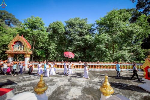 ภาพ No.251916:วันที่ 10 ตุลาคม พ.ศ. 2568 พิธีทอดกฐินสามัคคีทั่วไทย 30,000 วัด โดยคณะศิษยานุศิษย์ บูชาธรรม 81 ปี หลวงพ่อธัมมชโย  ร่วมกับ มหาวิทยาลัยนเรศวร  ณ วัดศรีรัตนาราม(จูงนาง) ต.ท่าทอง อ.เมือง จ.พิษณุโลก