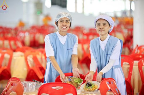 ภาพ No.160985:พิธีถวายภัตตาหารเมนูสวรรค์ ในพรรษาแห่งการเข้าถึงธรรม วันที่ 10 ตุลาคม พ.ศ. 2567 ณ สภาธรรมกายสากล วัดพระธรรมกาย