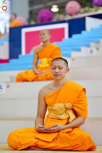 ภาพ No.219359:วันอังคารที่ 22 เมษายน พ.ศ. 2568 พิธีมอบปัจจัยช่วยเหลือครู 4 จังหวัดชายแดนภาคใต้ , พิธีกล่าวคำถวายอุปกรณ์ เพื่อเตรียมการต้อนรับคณะสงฆ์ฯ , พิธีกล่าวคำถวายภัตตาหารเป็นสังฆทาน , คณะสงฆ์ฉันภัตตาหารเพล  เนื่องในวันคุ้มครองโลก พิธีถวายมหาสังฆทานแด่คณะสงฆ์