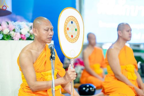 ภาพ No.145688:พิธีตักบาตรฉลองพระใหม่ รุ่นเข้าพรรษา ณ วิหารคด วัดพระธรรมกาย วันเสาร์ที่ 20 กรกฎาคม พ.ศ. 2567