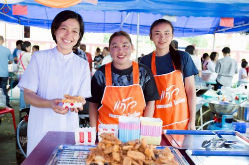 ภาพ No.268955:วันที่ 25 ตุลาคม พ.ศ. 2568 พิธีทอดกฐินสามัคคีทั่วไทย ณ วัดท่าโป๊ะ จ.กาญจนบุรี โดยคณะศิษยานุศิษย์ บูชาธรรม 81 ปี หลวงพ่อธัมมชโย