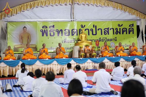 ภาพ No.76148:พิธีกลั่นแผ่นดินสร้างมหาเจดีย์ปัตตานี , พิธีตักบาตรแด่พระภิกษุสงฆ์ 159 รูป ,  พิธีทอดผ้าป่า , พิธีโปรยรัตนชาติ ,  พิธีจุดประทีปถวายเป็นพุทธบูชา ณ ศูนย์อบรมเยาวชนปัตตานี จ.ปัตตานี วันอาทิตย์ที่ 5 กุมภาพันธ์ พ.ศ.2566