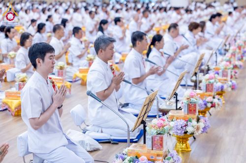 ภาพ No.239523:วันอาทิตย์ที่ 17 สิงหาคม พ.ศ. 2568 พิธีถวายคิลานเภสัช และอุปกรณ์ทางการแพทย์ แด่คณะสงฆ์ เนื่องในวันธรรมชัย ณ ห้องแก้วสารพัดนึก 2 สภาธรรมกายสากล วัดพระธรรมกาย