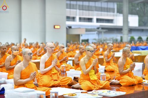 ภาพ No.208320:พิธีสวดพระพุทธมนต์ และถวายภัตตาหารเมนูสวรรค์แด่พระภิกษุ สามเณร วันที่ 15 กุมภาพันธ์ พ.ศ. 2568 ณ หอฉันคุณยายอาจารย์ฯ วัดพระธรรมกาย