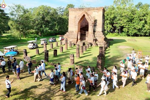 ภาพ No.261992:วันที่ 19 ตุลาคม พ.ศ. 2568 พิธีทอดกฐินสามัคคีทั่วไทย 30,000 วัด โดยคณะศิษยานุศิษย์ บูชาธรรม 81 ปี หลวงพ่อธัมมชโย ณ วัดตะพังทองหลาง ต.เมืองเก่า อ.เมือง จ.สุโขทัย