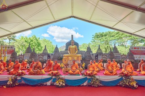 ภาพ No.67958:พิธีบรรพชาสามเณรธรรมทายาท ณ บรมพุทโธ ประเทศอินโดนีเซีย วันที่ 17 ธันวาคม พ.ศ. 2565