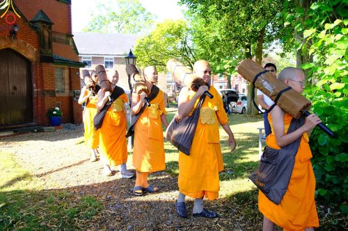 ภาพ No.148752:คณะสงฆ์และสามเณร วัดพระธรรมกายแมนเชสเตอร์  สหราชอาณาจักร จัดเดินธรรมยาตราที่ Peak District National Park , New Mills central , Upper Derwent Visitor Centre, Hope Valley วันอังคารที่ 6 สิงหาคม พ.ศ. 2567