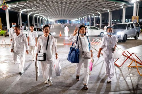 ภาพ No.105200:พิธีตักบาตรฉลองพระบวชใหม่ รุ่นบูชาธรรมมหาปูชนียาจารย์ และต้อนรับศักราชใหม่ วันจันทร์ที่ 1 มกราคม พ.ศ. 2567 ณ ลานธรรมพระมหาธรรมกายเจดีย์ วัดพระธรรมกาย