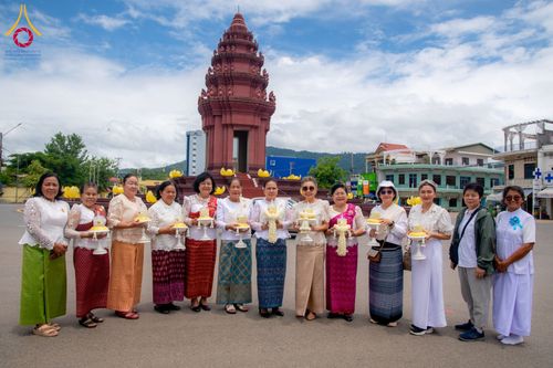 ภาพ No.145460:ศูนย์ปฎิบัติธรรมนครวัด ร่วมกับสำนักงานเจ้าคณะจังหวัดไพลิน ถวายเทียนพรรษา มหาสังฆทานครั้งยิ่งใหญ่ เชื่อมสัมพันธ์ ไทย-กัมพูชา 80 วัด บูชาธรรมธรรมหลวงพ่อธัมมชโย ณ วัดโพธิมาราม จ.ไพลิน ประเทศกัมพูชา วันพุธที่ 17 กรกฎาคม พ.ศ. 2567